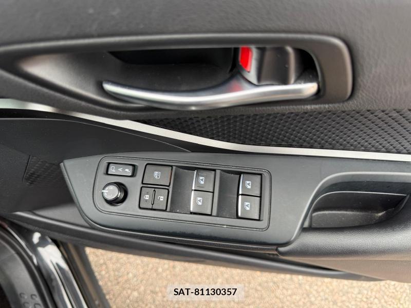 Toyota C-HR 2018-02 1305389-32
