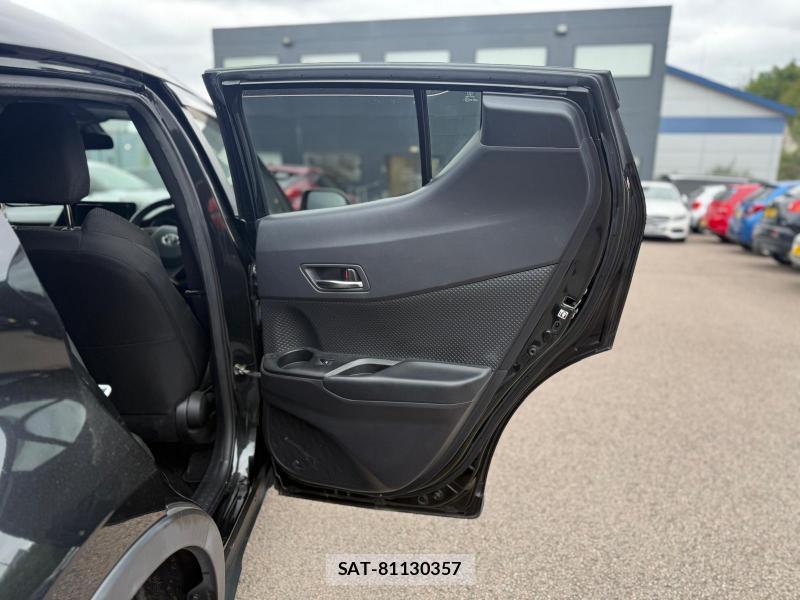 Toyota C-HR 2018-02 1305389-8