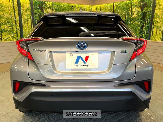 Toyota C-HR 2017-02 6751044-14