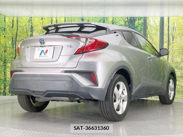 Toyota C-HR 2017-03 6814189-16