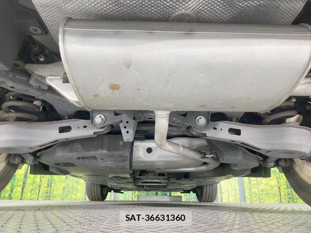 Toyota C-HR 2017-03 6814189-18