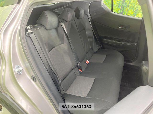 Toyota C-HR 2017-03 6814189-8