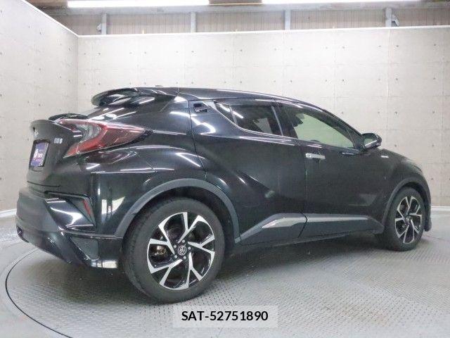 Toyota C-HR 2018-07 6814193-1