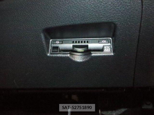Toyota C-HR 2018-07 6814193-22