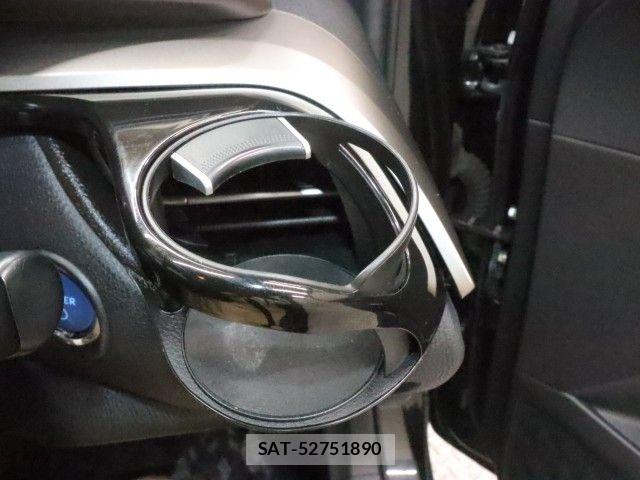 Toyota C-HR 2018-07 6814193-24