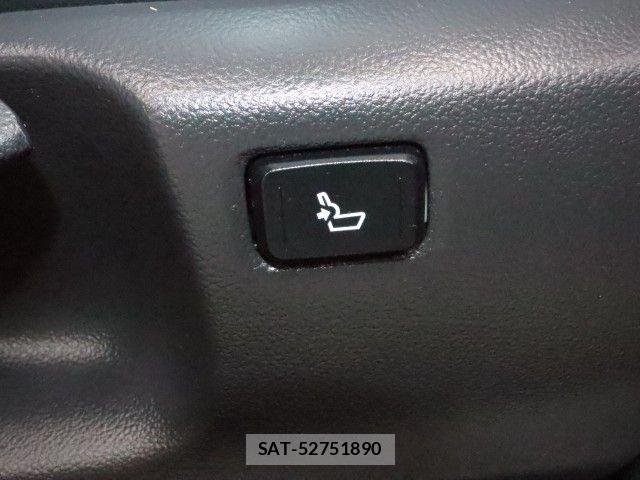 Toyota C-HR 2018-07 6814193-26