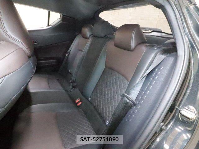 Toyota C-HR 2018-07 6814193-6