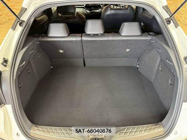 Toyota C-HR 2017-10 6814177-12