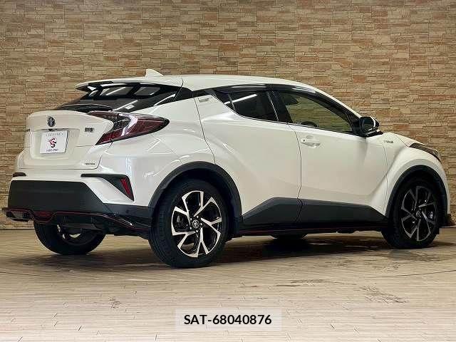 Toyota C-HR 2017-10 6814177-15