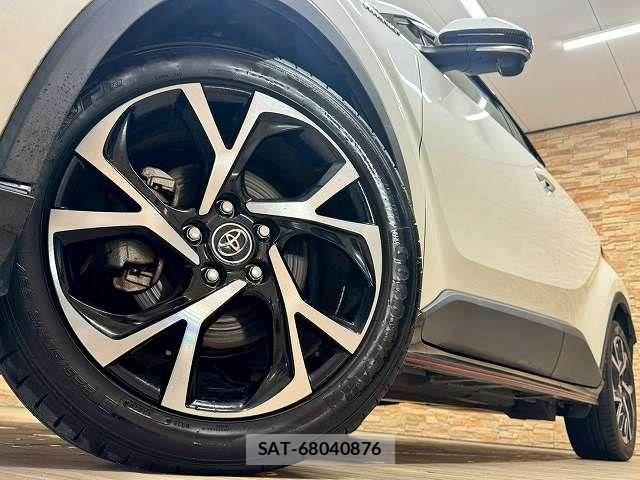 Toyota C-HR 2017-10 6814177-18