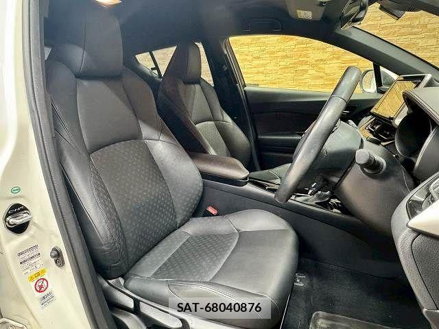 Toyota C-HR 2017-10 6814177-4