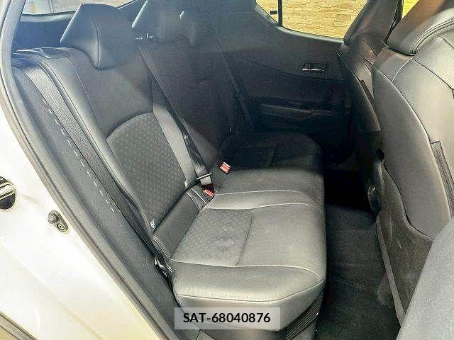 Toyota C-HR 2017-10 6814177-5