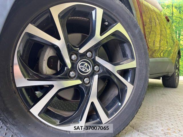 Toyota C-HR 2018-09 6814180-10