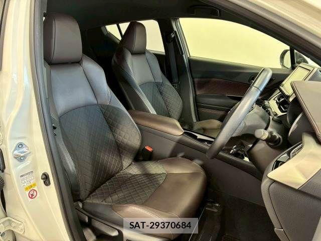 Toyota C-HR 2017-09 6814176-10