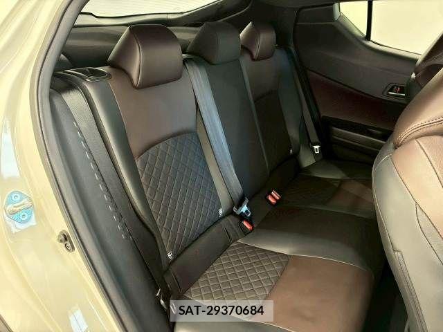 Toyota C-HR 2017-09 6814176-11
