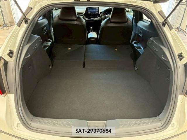 Toyota C-HR 2017-09 6814176-12