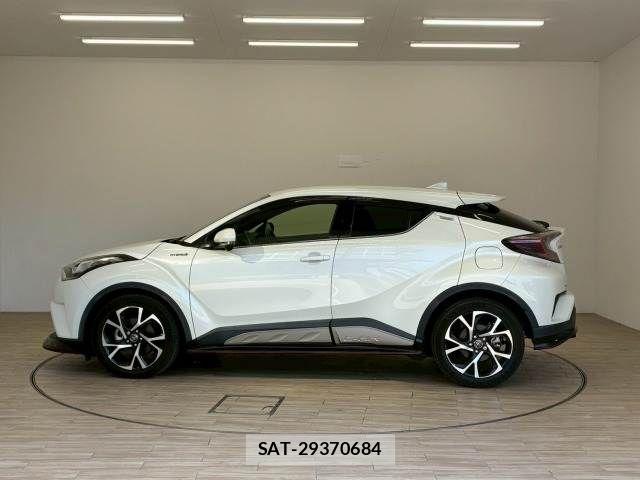Toyota C-HR 2017-09 6814176-15