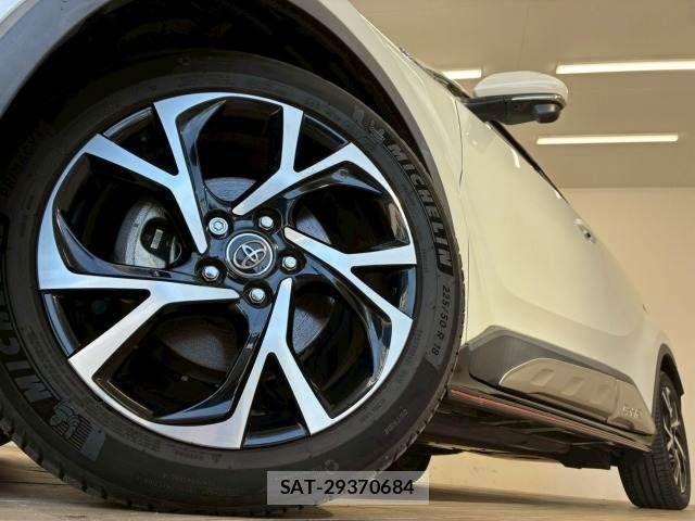 Toyota C-HR 2017-09 6814176-18