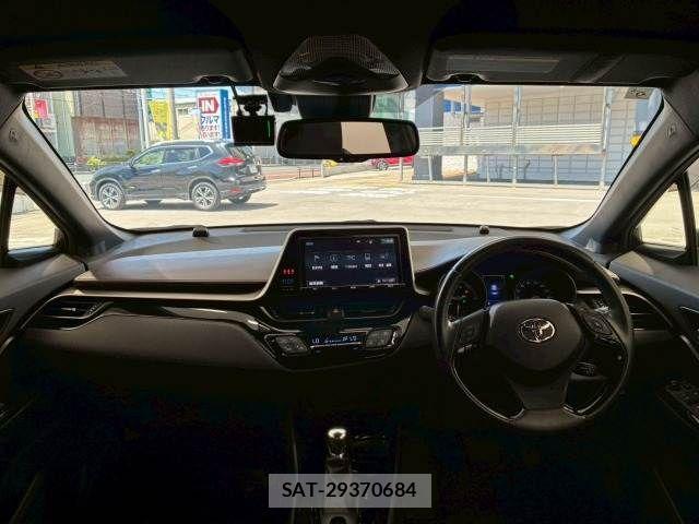Toyota C-HR 2017-09 6814176-2