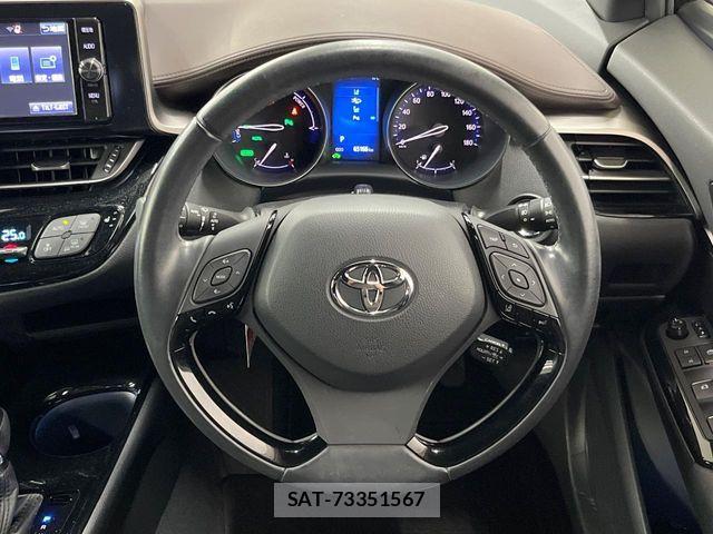 Toyota C-HR 2017-08 6814185-10