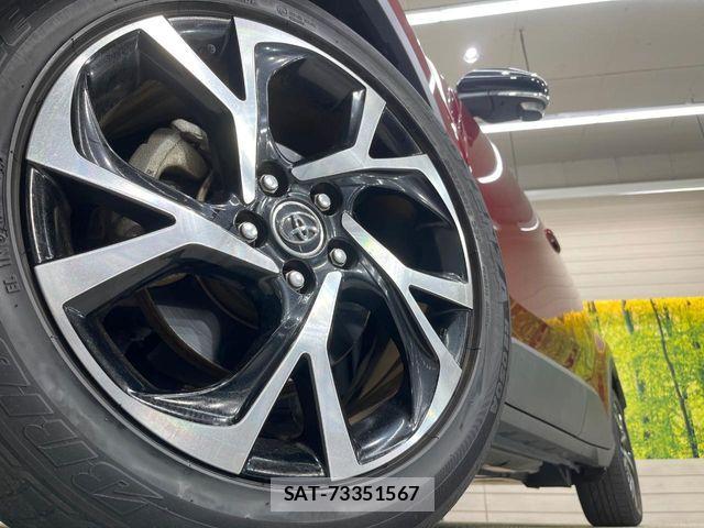 Toyota C-HR 2017-08 6814185-12