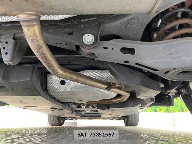 Toyota C-HR 2017-08 6814185-18