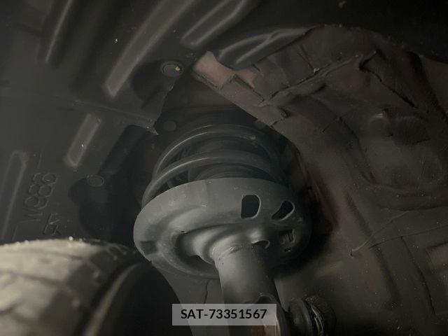 Toyota C-HR 2017-08 6814185-19