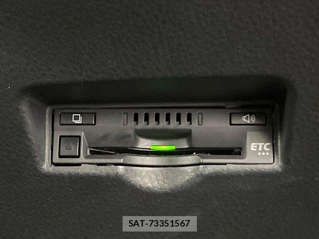 Toyota C-HR 2017-08 6814185-3