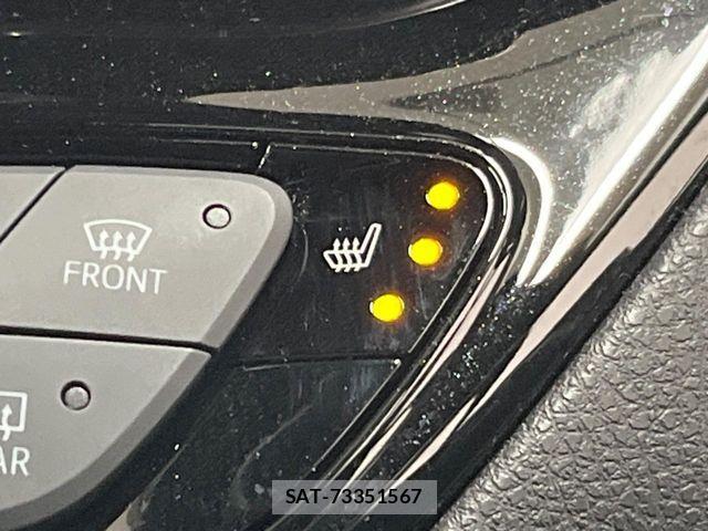 Toyota C-HR 2017-08 6814185-5