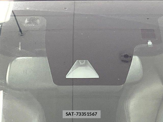Toyota C-HR 2017-08 6814185-6