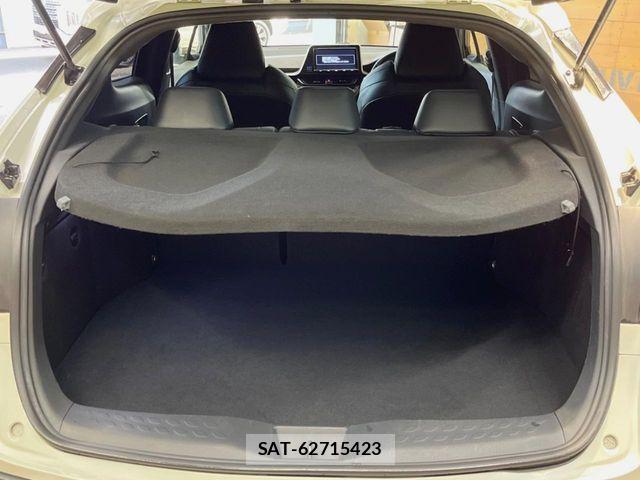 Toyota C-HR 2017-10 6814184-9