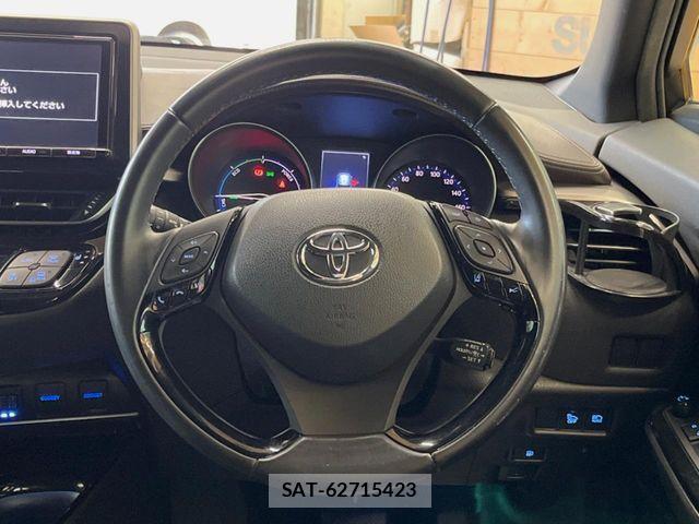 Toyota C-HR 2017-10 6814184-10