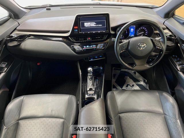 Toyota C-HR 2017-10 6814184-1