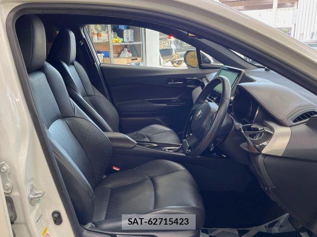 Toyota C-HR 2017-10 6814184-7