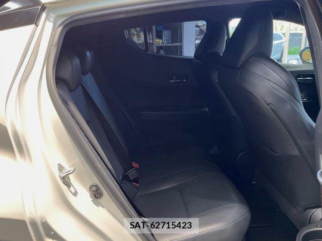 Toyota C-HR 2017-10 6814184-8