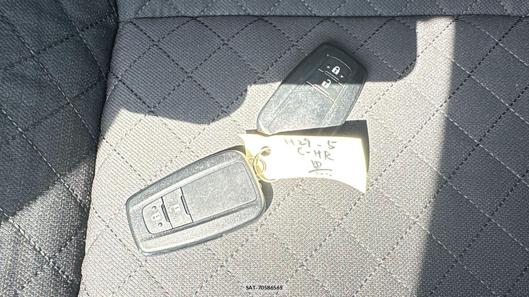 Toyota C-HR 2017 6542575-16