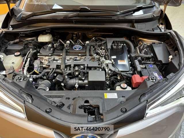 Toyota C-HR 2017-06 6903206-12
