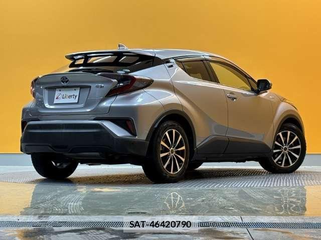 Toyota C-HR 2017-06 6903206-7