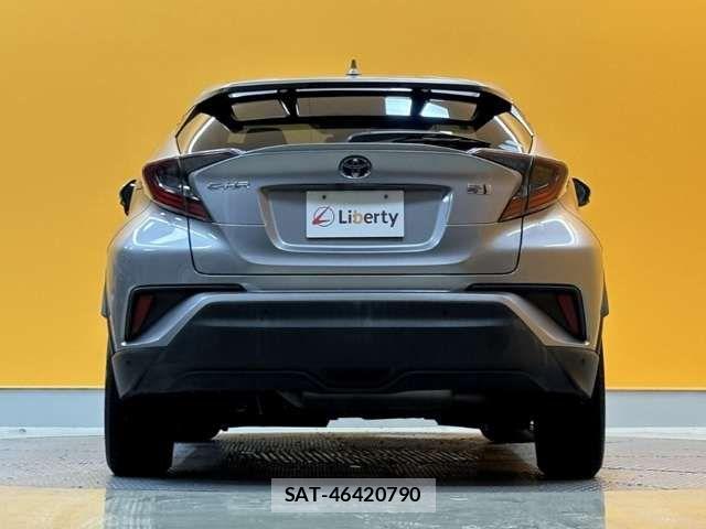 Toyota C-HR 2017-06 6903206-8