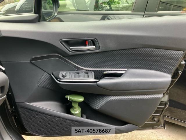 Toyota C-HR 2019-12 6903184-9