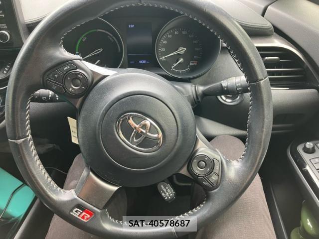 Toyota C-HR 2019-12 6903184-11