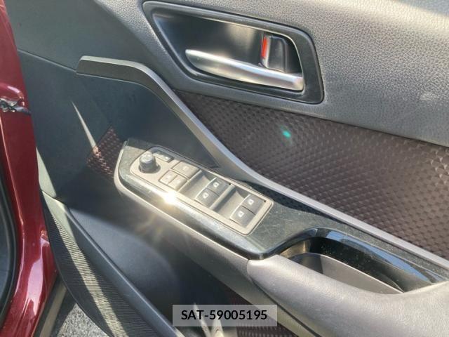 Toyota C-HR 2018-01 6903222-9
