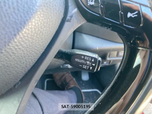 Toyota C-HR 2018-01 6903222-14