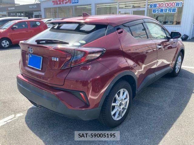 Toyota C-HR 2018-01 6903222-3