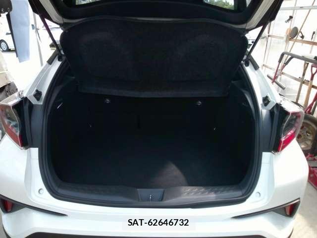 Toyota C-HR 2018-06 6903201-23