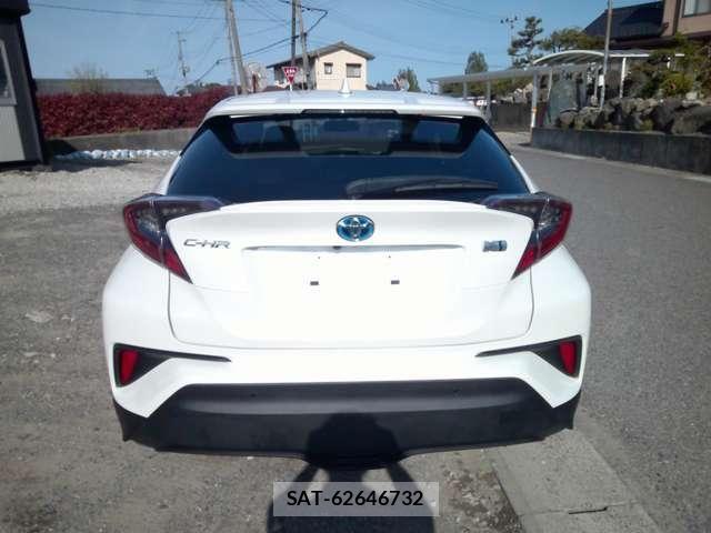 Toyota C-HR 2018-06 6903201-4