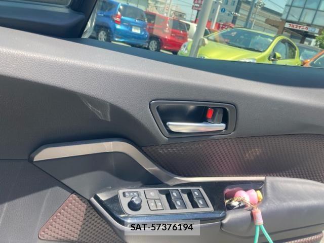 Toyota C-HR 2019-08 6903178-15
