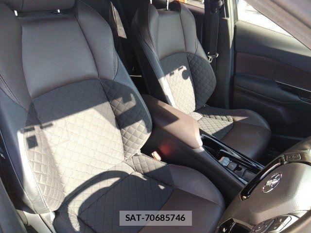 Toyota C-HR 2017-05 6903205-12