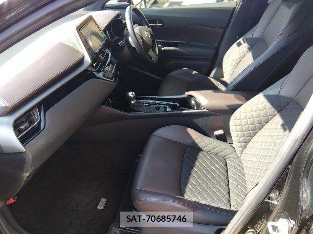 Toyota C-HR 2017-05 6903205-13