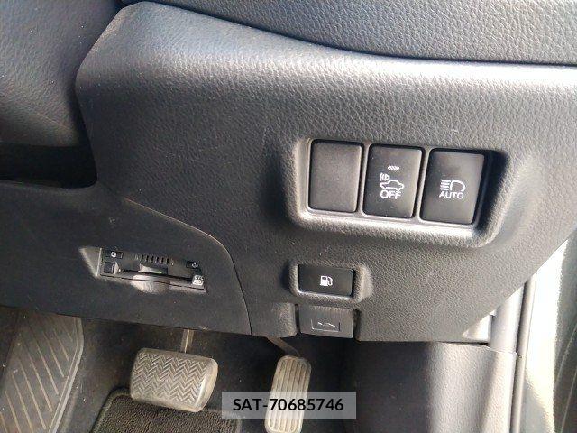 Toyota C-HR 2017-05 6903205-16